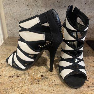 No 6 Black & White Strappy Open Toed Booty